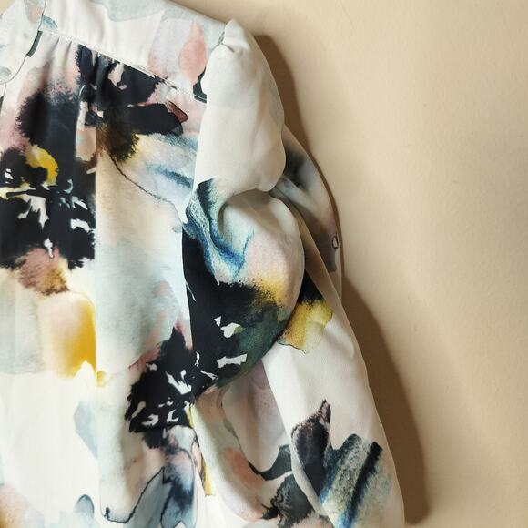 Torrid Floral Harper Blouse Short Sleeves Ruched - Picture 5 of 8